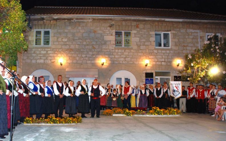 Održana Prva smotra folklora u Kukljici