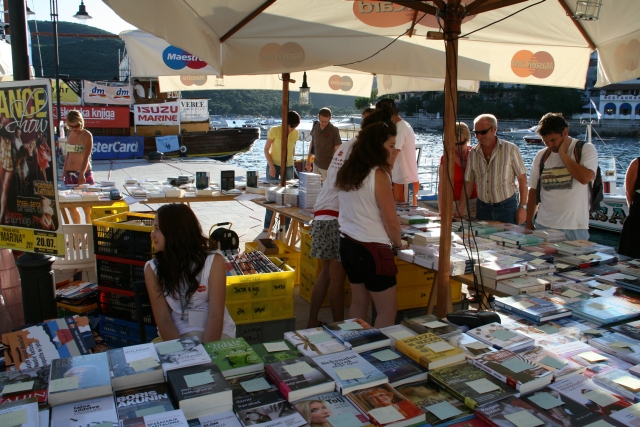 Tri tone knjiga prodano diljem Jadrana