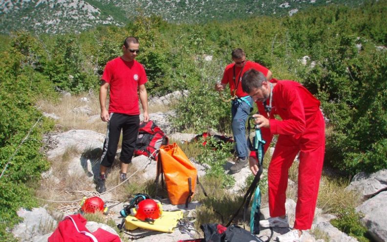 Na Velebitu spašena zagrebačka planinarka