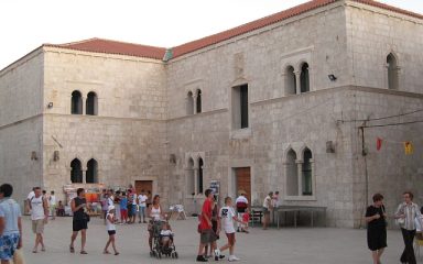 U Kneževom dvoru u Pagu večeras predstavljanje knjige o jeziku i govoru otoka