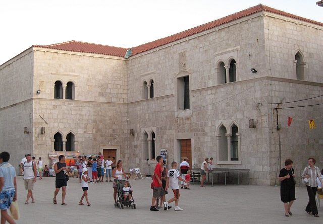 U Kneževom dvoru u Pagu večeras predstavljanje knjige o jeziku i govoru otoka