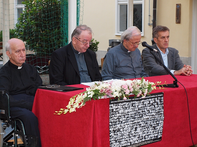 Hrvatski katolički svećenici – mučenici i žrtve totalitarnih režima 20. stoljeća