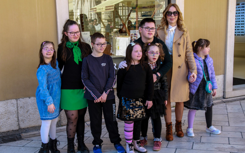 Na Narodnom trgu organizirano druženje s ciljem uključivanja osoba s Down sindromom u društvo