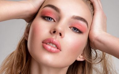 Makeup trendovi ovog proljeća: od odvažnog rumenila do nježnih pastelnih sjenila