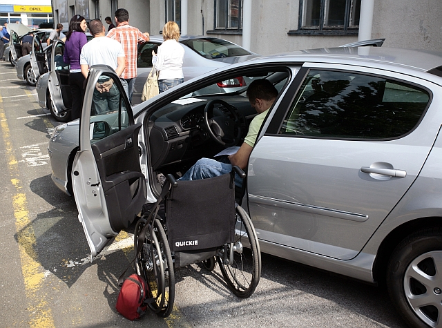 Još su mnoge javne ustanove neprilagođene invalidima