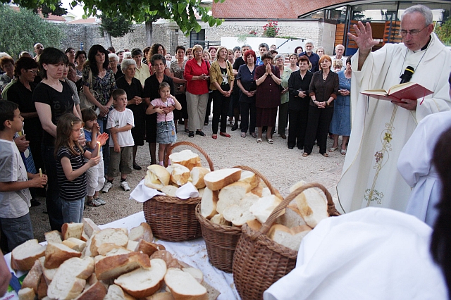 Blagoslov kruha na Belafuži