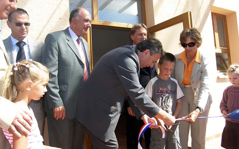 Otvorena obnovljena škola u Lisičiću