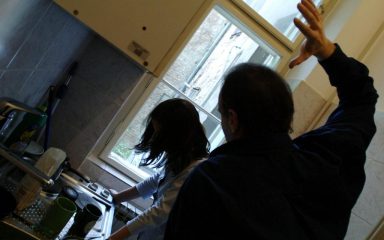 Otac troje djece zastrašivao suprugu prijeteći joj smrću, osuđen je na djelomično uvjetnu kaznu