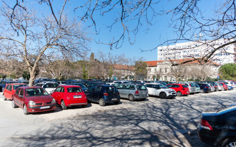 Od sljedećeg tjedna naplata bolničkog parkinga, poznate i cijene