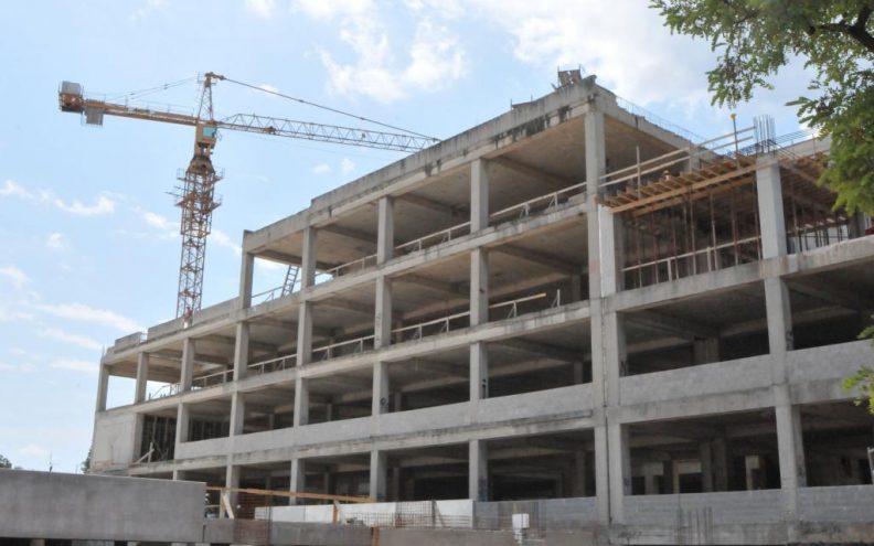 Izgradnja Poliklinike zaustavljena zbog intervencija Bolnice u projekt