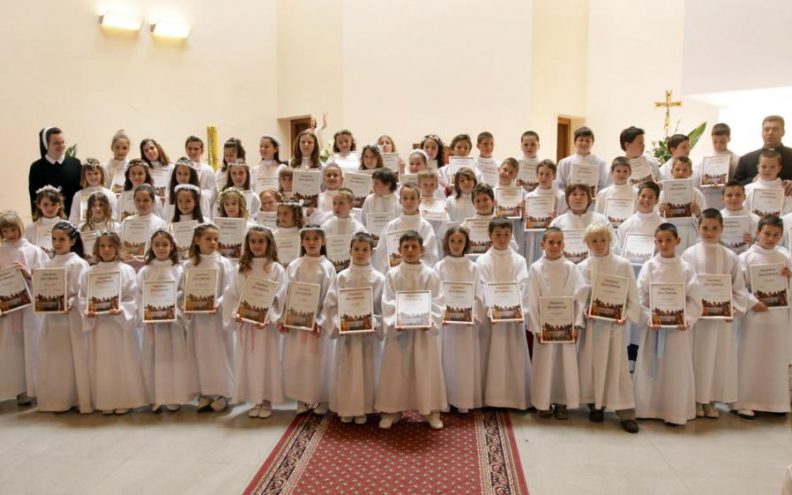 Sakrament Prve svete pričesti primilo 122 djece
