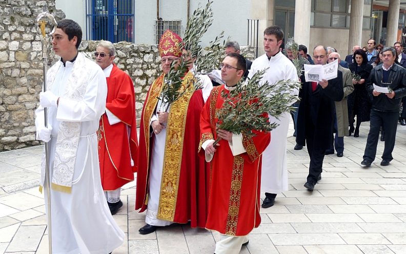 Nadbiskup pozvao na ustrajnost u nošenju križa