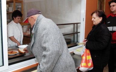 BOŽIĆ U PUČKIM KUHINJAMA Topli obrok i riječ utjehe za one koji su sami