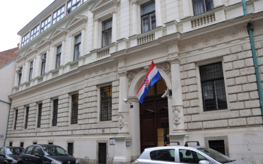 ‘Vodimo višemilijunske predmete, a preselili smo u pljesniv prostor’
