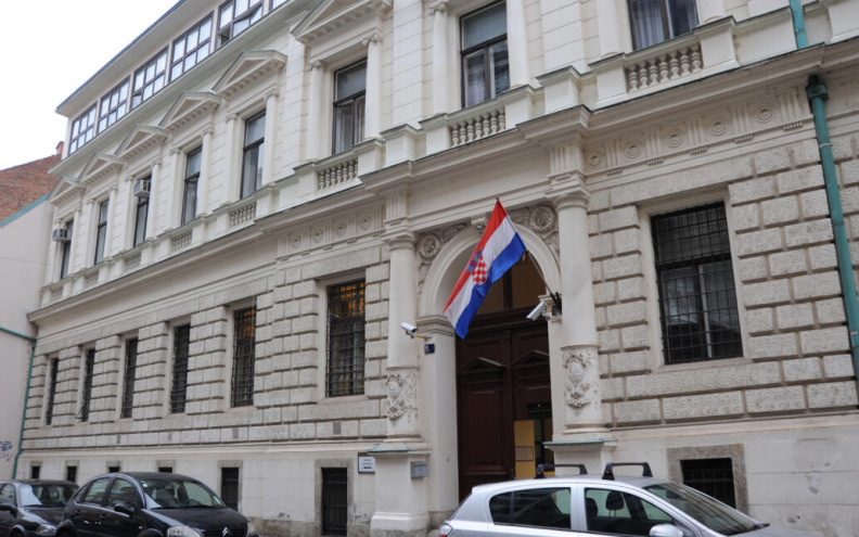‘Vodimo višemilijunske predmete, a preselili smo u pljesniv prostor’