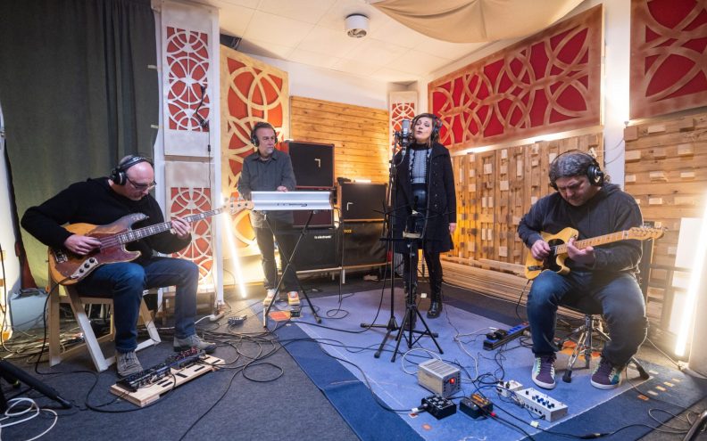 Rakete predstavljaju sasvim drugačiju glazbenu priču! Poslušajte novi singl s live izvedbom