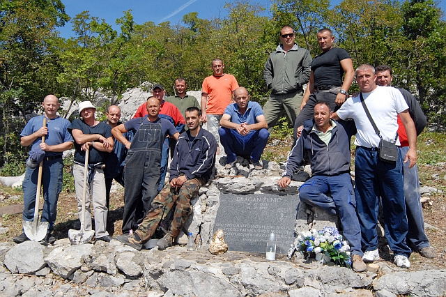 Poskoci na Velebitu podigli spomenik poginulom suborcu