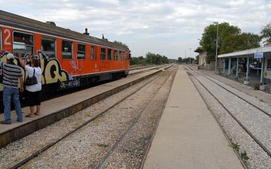 Vlak u Nizozemskoj iskočio iz tračnica, ozlijeđeno 30 ljudi