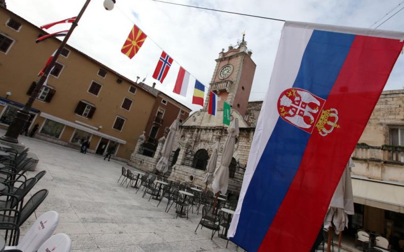 Na Narodnom trgu prvi put izvješena srpska zastava