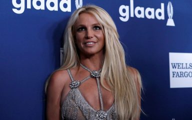 Britney Spears se rasplesala u minijaturnom bikiniju, a jedan detalj upada u oči