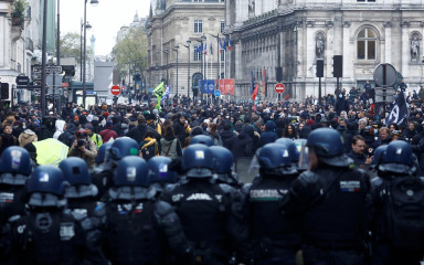 Macron potpisao mirovinsku reformu, sindikati pozvali sve radnike na ulicu 1. svibnja