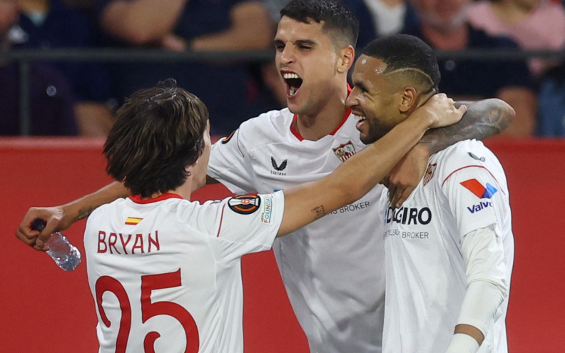 Sevilla pregazila Manchester United za polufinale: Bizarne pogreške gostiju obilježile susret
