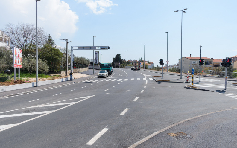 NESREĆA NA ZAOBILAZNICI! Sudarili se automobil i motocikl