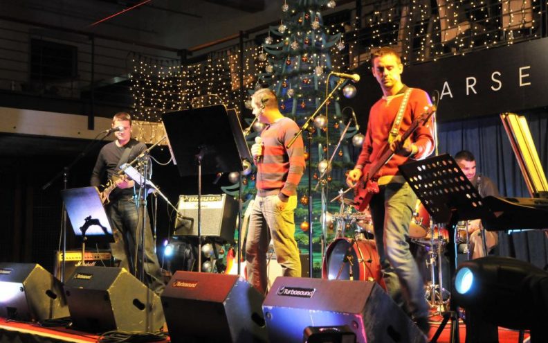 “Christmas Rock” – glazbeni vremeplov muzike za sva vremena