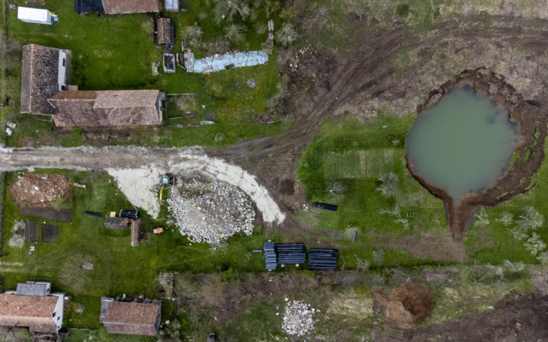 Pojavljuju se nove rupe u zemlji na Baniji: Pogledajte slike iz zraka