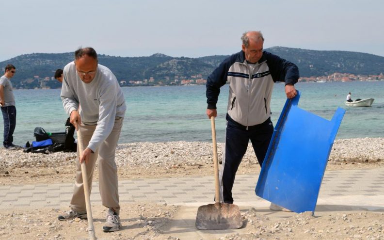 Volonteri očistili šumu i podmorje plaže Soline