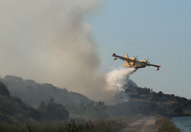 Požar na Sestrunju gasilo 30 vatrogasaca i dva zrakoplova
