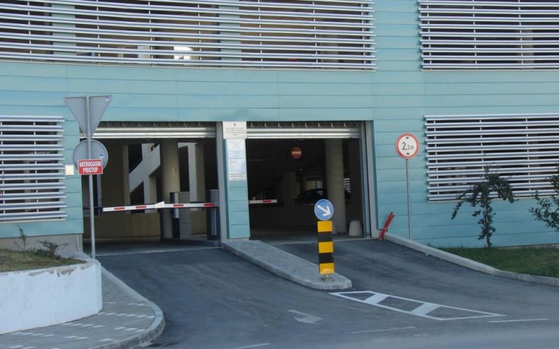 Grad raskinuo ugovor o najmu garaže na TIZ-u