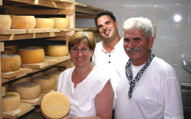 Sve manje paškog sira na obiteljskim gospodarstvima