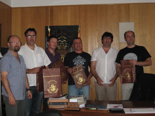 Pobjednici Splitskog festivala u gostima kod paškog gradonačelnika