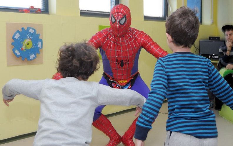 Spiderman, dobra vila i plesačice razveselili dječicu