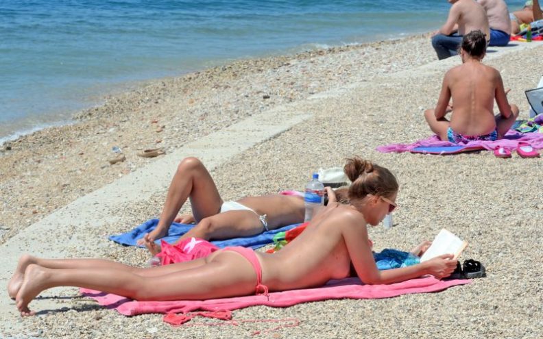 Gradske plaže primamile prve kupače