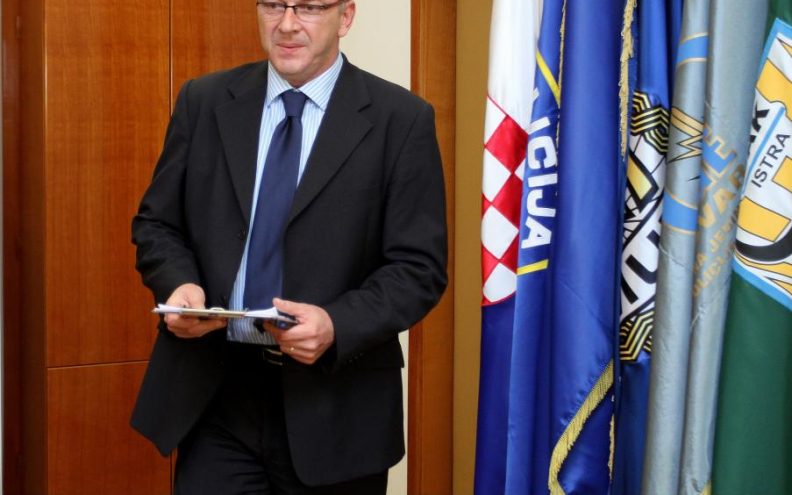OSTOJIĆ: Grbić naredio obradu novinara s ciljem da neizravno nadzire Bajića