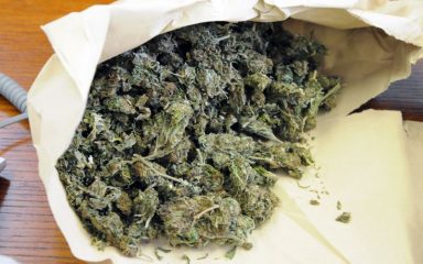 Uhićen zbog preprodaje droge, a pronađen kokain, hašiš i marihuana