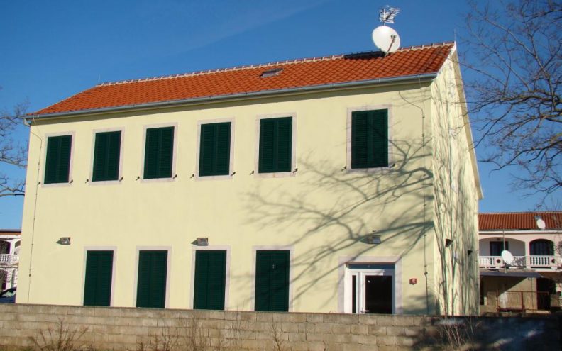 Obnovljena stogodišnja škola