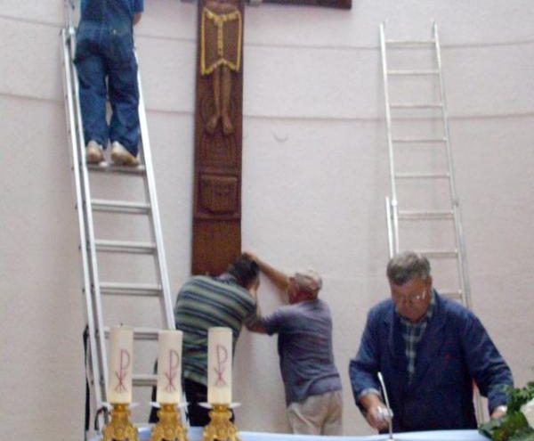 U novoj belafuškoj crkvi postavljen križ mladih