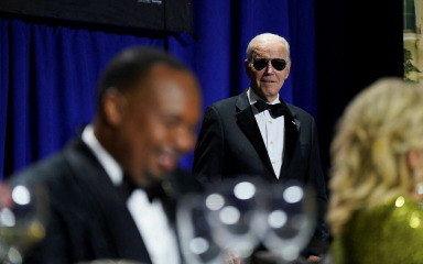 Biden: “Ja star? Pa naspram Ruperta Murdocha izgledam kao Harry Styles”