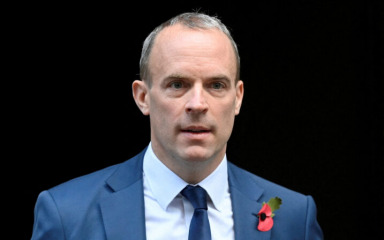 Pod istragom zbog nasilničkog ponašanja: Britanski vicepremijer podnio ostavku