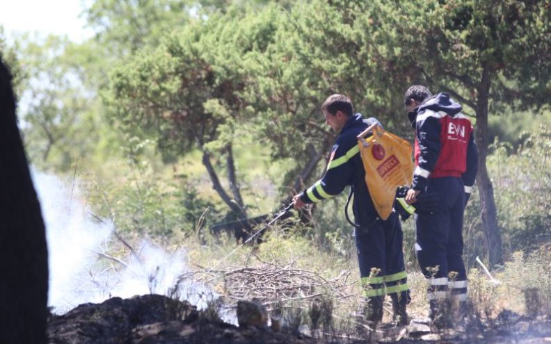 Kuće u Galovcu obranilo 20 vatrogasaca uz pomoć pet protupožarnih letjelica