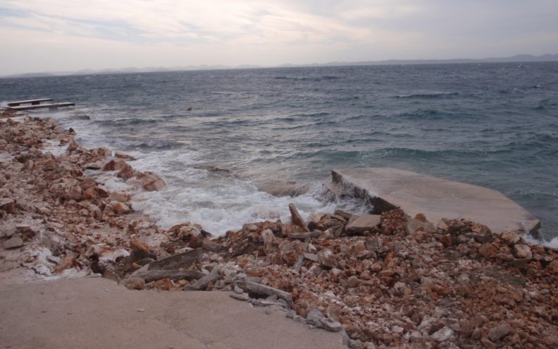 Zaštita mora od onečišćenja ili devastacija obale?
