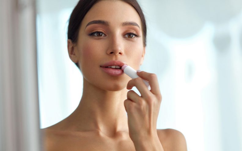 Lip lift: Trik sa šminkom koji usnice čini većima i punijima