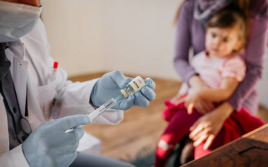 Roditelji mogu odbijati cijepljenje djece, ali se nemaju kome žaliti zbog posljedica