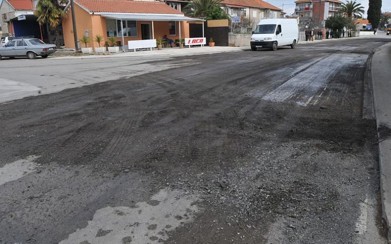 Novi asfalt u Meštrovićevoj i Petrićevoj