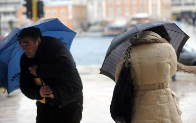 Na Jadranu umjereno do jako jugo uz mjestimične pljuskove