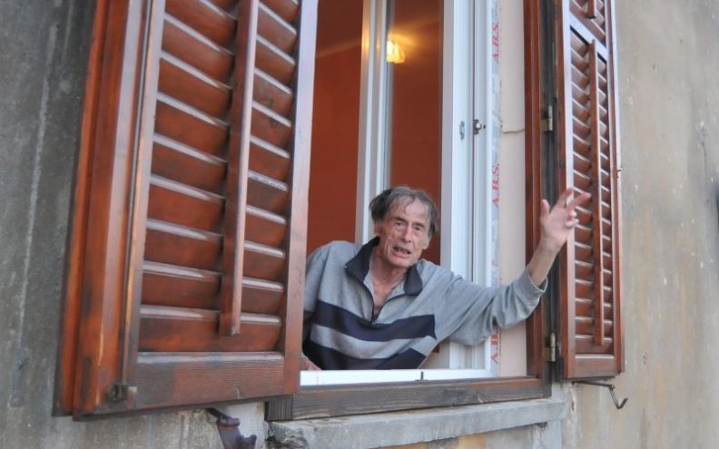 Kunem se grobom svoje majke, i danas je sanjam!