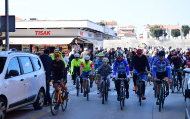 Na Uskršnjoj biciklijadi Zadar – Vir startalo čak 400 sudionika